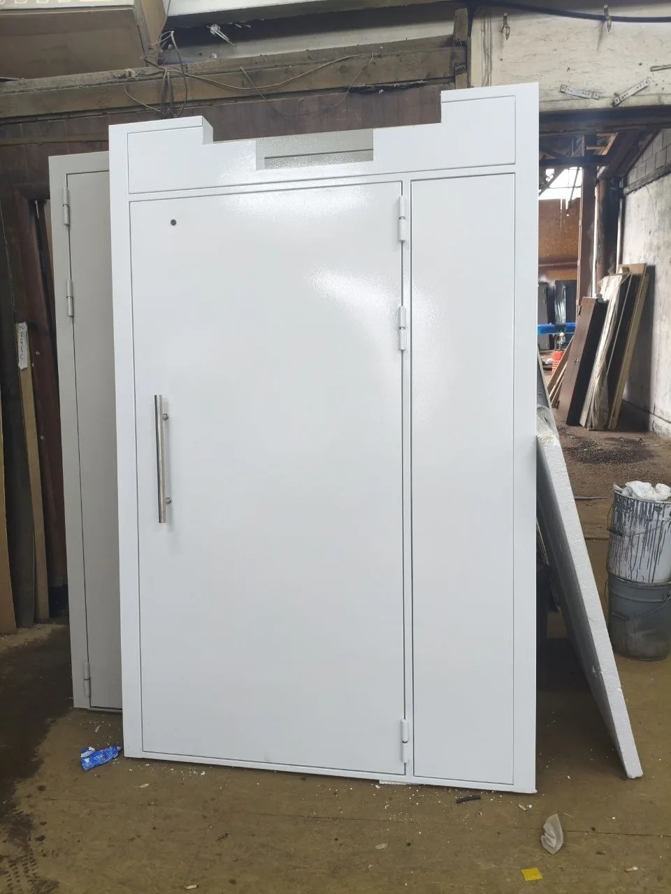 Производственная дверь, Академическая